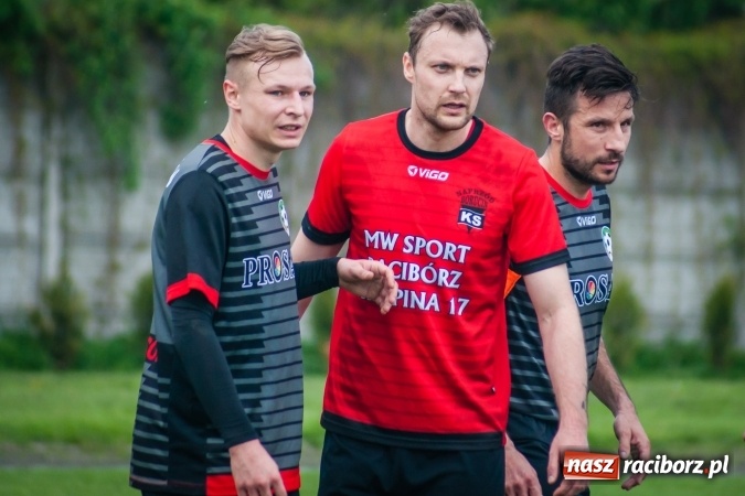 Zdjęcie w galerii na portalu naszraciborz.pl: Derby powiatu: Rzuty wolne tajną bronią Tworkowa wiadomości z regionu