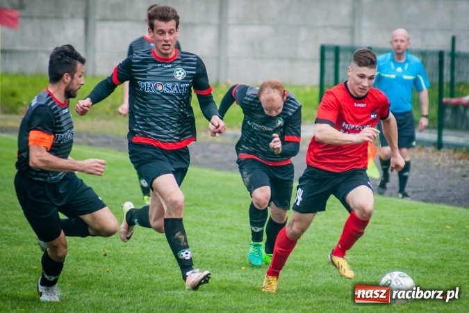 Zdjęcie w galerii na portalu naszraciborz.pl: Derby powiatu: Rzuty wolne tajną bronią Tworkowa wiadomości z regionu