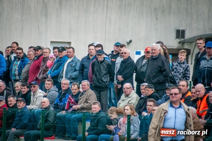 Zdjęcie w galerii na portalu naszraciborz.pl: Derby powiatu: Rzuty wolne tajną bronią Tworkowa wiadomości z regionu