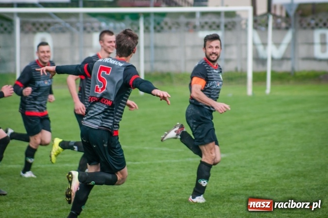 Zdjęcie w galerii na portalu naszraciborz.pl: Derby powiatu: Rzuty wolne tajną bronią Tworkowa wiadomości z regionu