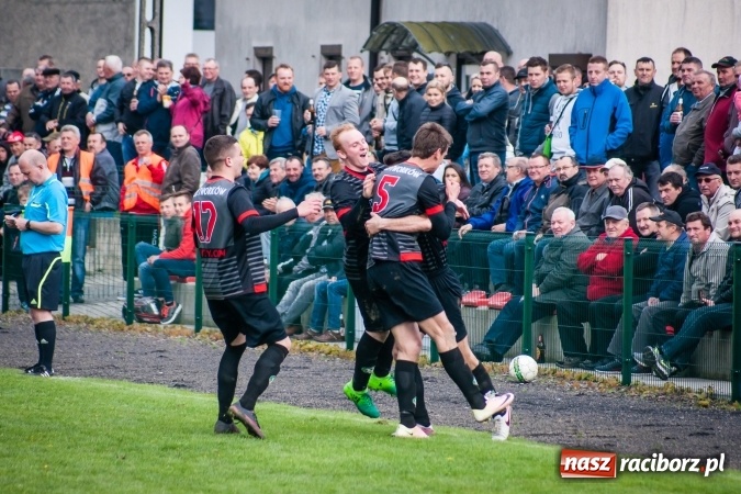 Zdjęcie w galerii na portalu naszraciborz.pl: Derby powiatu: Rzuty wolne tajną bronią Tworkowa wiadomości z regionu
