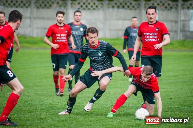 Zdjęcie w galerii na portalu naszraciborz.pl: Derby powiatu: Rzuty wolne tajną bronią Tworkowa wiadomości z regionu