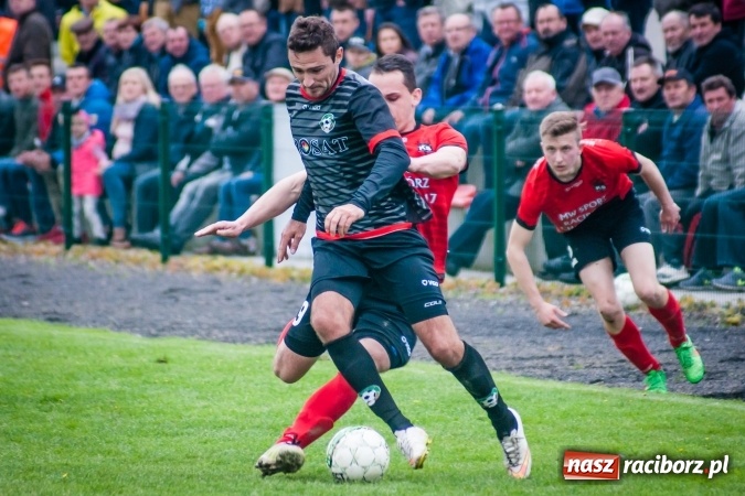 Zdjęcie w galerii na portalu naszraciborz.pl: Derby powiatu: Rzuty wolne tajną bronią Tworkowa wiadomości z regionu