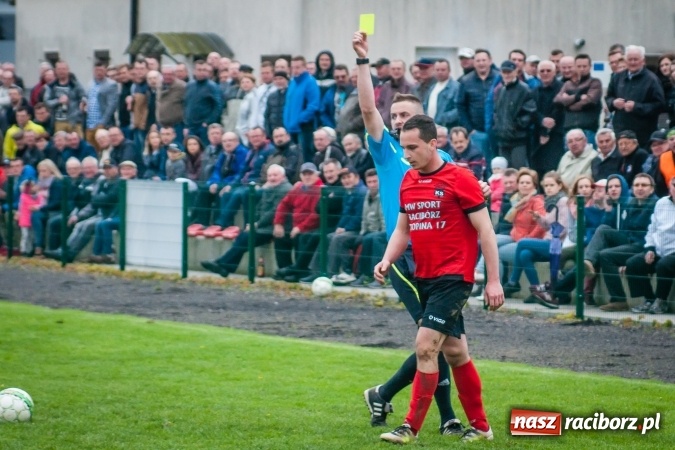 Zdjęcie w galerii na portalu naszraciborz.pl: Derby powiatu: Rzuty wolne tajną bronią Tworkowa wiadomości z regionu