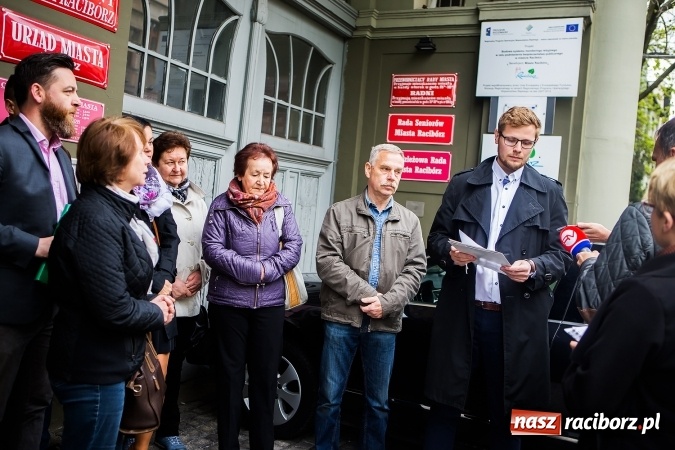 Zdjęcie w galerii na portalu naszraciborz.pl: Powstała petycja przeciwko budowie spalarni odpadów. Inicjatywę mieszkańców wsparli radni  wiadomości z regionu