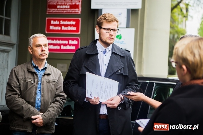 Zdjęcie w galerii na portalu naszraciborz.pl: Powstała petycja przeciwko budowie spalarni odpadów. Inicjatywę mieszkańców wsparli radni  wiadomości z regionu