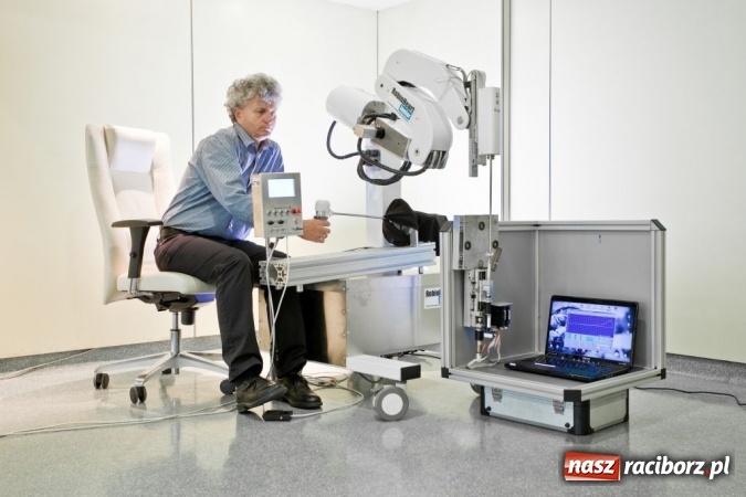 Zdjęcie w galerii na portalu naszraciborz.pl: Rafako S.A. wspiera Fundację im. prof. Zbigniewa Religi  wiadomości z regionu