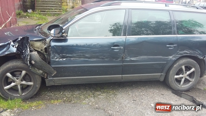 Zdjęcie w galerii na portalu naszraciborz.pl: Właścicielka passata szuka sprawcy tej dewastacji wiadomości z regionu