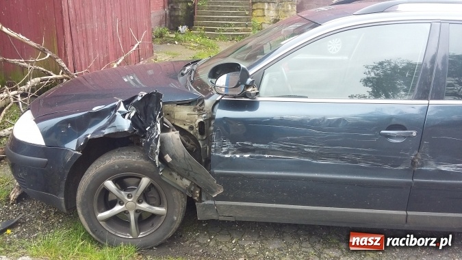 Zdjęcie w galerii na portalu naszraciborz.pl: Właścicielka passata szuka sprawcy tej dewastacji wiadomości z regionu