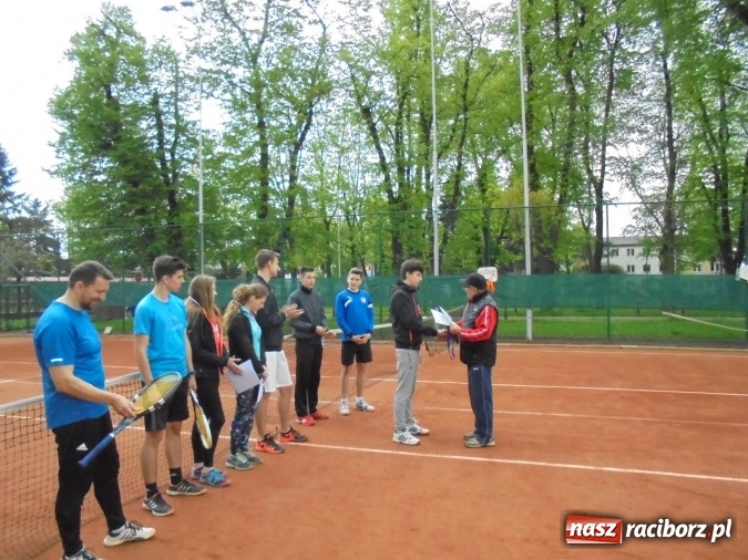 Zdjęcie w galerii na portalu naszraciborz.pl: Pierwszy wiosenny turniej tenisowy na kortach Rafako S.A. za nami wiadomości z regionu