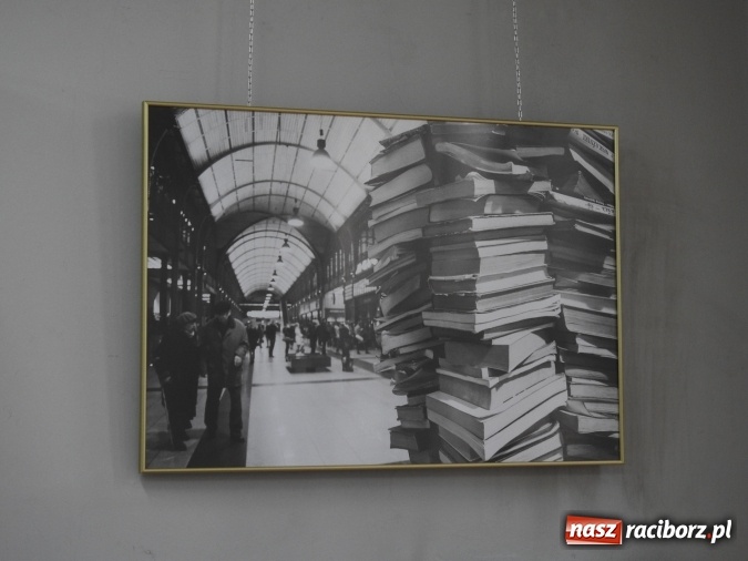 Zdjęcie w galerii na portalu naszraciborz.pl: Czas i miejsce - w Galerii Gawra odbył się wernisaż nowej wystawy  wiadomości z regionu