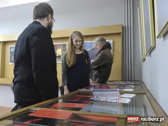 Zdjęcie w galerii na portalu naszraciborz.pl: Czas i miejsce - w Galerii Gawra odbył się wernisaż nowej wystawy  wiadomości z regionu