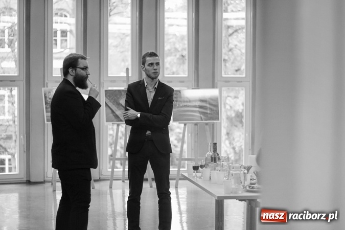 Zdjęcie w galerii na portalu naszraciborz.pl: Czas i miejsce - w Galerii Gawra odbył się wernisaż nowej wystawy  wiadomości z regionu