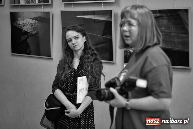 Zdjęcie w galerii na portalu naszraciborz.pl: Czas i miejsce - w Galerii Gawra odbył się wernisaż nowej wystawy  wiadomości z regionu