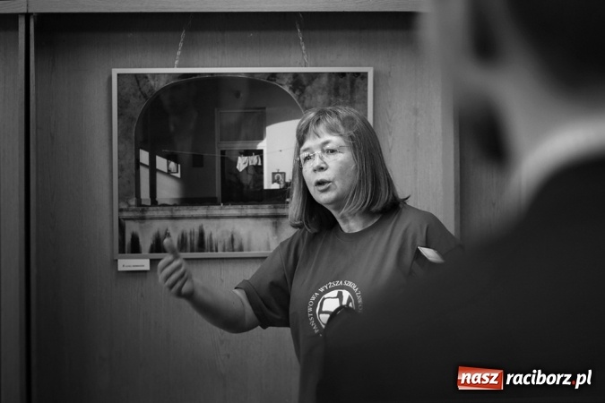 Zdjęcie w galerii na portalu naszraciborz.pl: Czas i miejsce - w Galerii Gawra odbył się wernisaż nowej wystawy  wiadomości z regionu