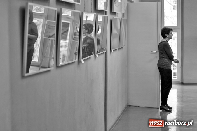 Zdjęcie w galerii na portalu naszraciborz.pl: Czas i miejsce - w Galerii Gawra odbył się wernisaż nowej wystawy  wiadomości z regionu