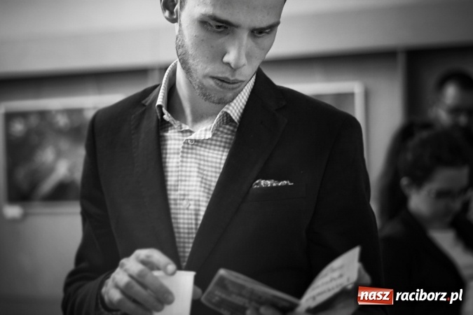 Zdjęcie w galerii na portalu naszraciborz.pl: Czas i miejsce - w Galerii Gawra odbył się wernisaż nowej wystawy  wiadomości z regionu