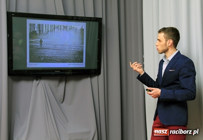 Zdjęcie w galerii na portalu naszraciborz.pl: Czas i miejsce - w Galerii Gawra odbył się wernisaż nowej wystawy  wiadomości z regionu