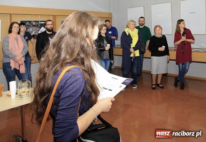 Zdjęcie w galerii na portalu naszraciborz.pl: Czas i miejsce - w Galerii Gawra odbył się wernisaż nowej wystawy  wiadomości z regionu