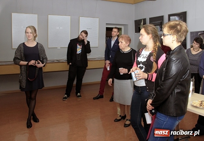 Zdjęcie w galerii na portalu naszraciborz.pl: Czas i miejsce - w Galerii Gawra odbył się wernisaż nowej wystawy  wiadomości z regionu