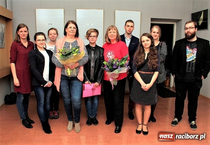 Zdjęcie w galerii na portalu naszraciborz.pl: Czas i miejsce - w Galerii Gawra odbył się wernisaż nowej wystawy  wiadomości z regionu