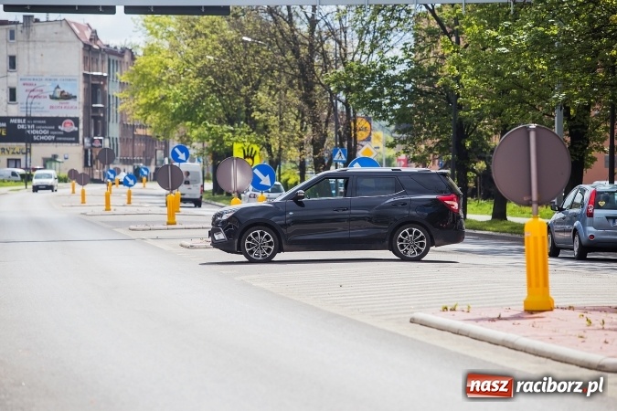 Zdjęcie w galerii na portalu naszraciborz.pl: Zderzenie samochodu i motocykla na Bosackiej wiadomości z regionu