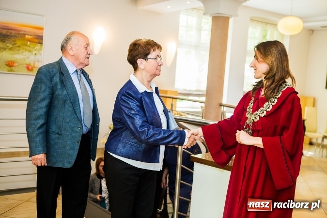 Zdjęcie w galerii na portalu naszraciborz.pl: Sześć par świętowało dziś złoty jubileusz małżeństwa w raciborskim Urzędzie Stanu Cywilnego wiadomości z regionu