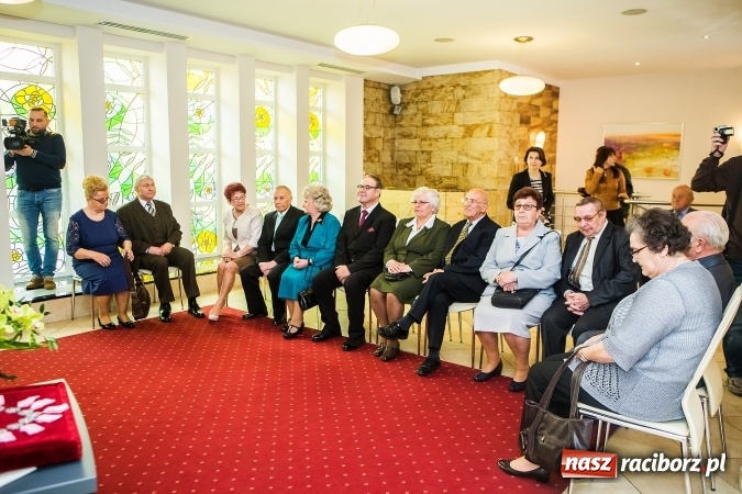 Zdjęcie w galerii na portalu naszraciborz.pl: Sześć par świętowało dziś złoty jubileusz małżeństwa w raciborskim Urzędzie Stanu Cywilnego wiadomości z regionu