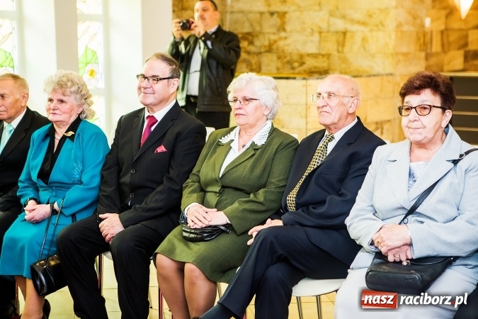 Zdjęcie w galerii na portalu naszraciborz.pl: Sześć par świętowało dziś złoty jubileusz małżeństwa w raciborskim Urzędzie Stanu Cywilnego wiadomości z regionu