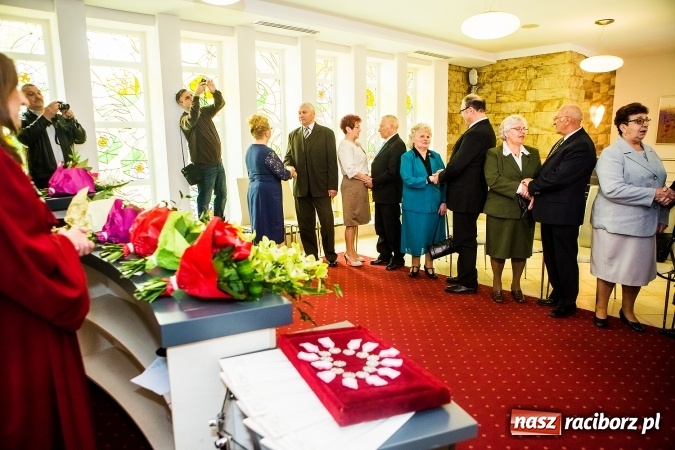 Zdjęcie w galerii na portalu naszraciborz.pl: Sześć par świętowało dziś złoty jubileusz małżeństwa w raciborskim Urzędzie Stanu Cywilnego wiadomości z regionu