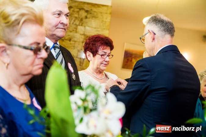 Zdjęcie w galerii na portalu naszraciborz.pl: Sześć par świętowało dziś złoty jubileusz małżeństwa w raciborskim Urzędzie Stanu Cywilnego wiadomości z regionu