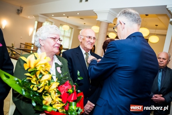 Zdjęcie w galerii na portalu naszraciborz.pl: Sześć par świętowało dziś złoty jubileusz małżeństwa w raciborskim Urzędzie Stanu Cywilnego wiadomości z regionu