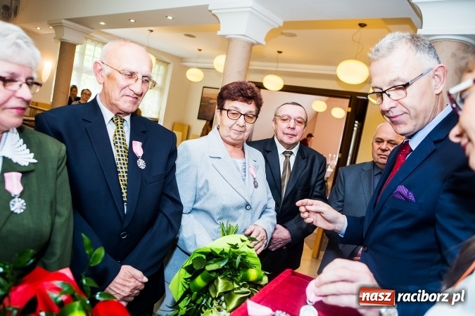 Zdjęcie w galerii na portalu naszraciborz.pl: Sześć par świętowało dziś złoty jubileusz małżeństwa w raciborskim Urzędzie Stanu Cywilnego wiadomości z regionu