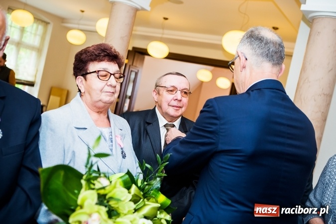 Zdjęcie w galerii na portalu naszraciborz.pl: Sześć par świętowało dziś złoty jubileusz małżeństwa w raciborskim Urzędzie Stanu Cywilnego wiadomości z regionu