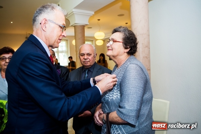 Zdjęcie w galerii na portalu naszraciborz.pl: Sześć par świętowało dziś złoty jubileusz małżeństwa w raciborskim Urzędzie Stanu Cywilnego wiadomości z regionu