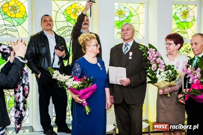 Zdjęcie w galerii na portalu naszraciborz.pl: Sześć par świętowało dziś złoty jubileusz małżeństwa w raciborskim Urzędzie Stanu Cywilnego wiadomości z regionu