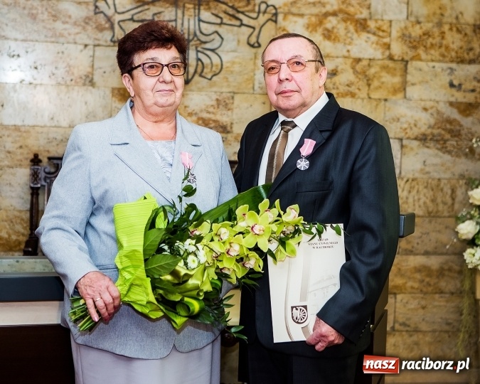 Zdjęcie w galerii na portalu naszraciborz.pl: Sześć par świętowało dziś złoty jubileusz małżeństwa w raciborskim Urzędzie Stanu Cywilnego wiadomości z regionu