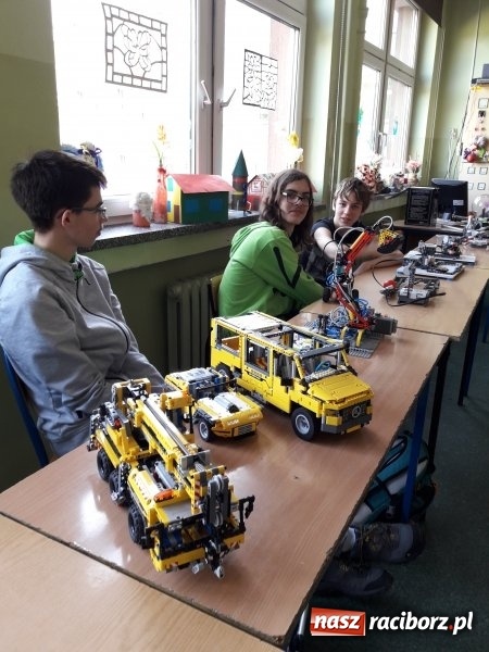 Zdjęcie w galerii na portalu naszraciborz.pl: Gimnazjum nr 3 obchodziło Dzień Patrona  wiadomości z regionu