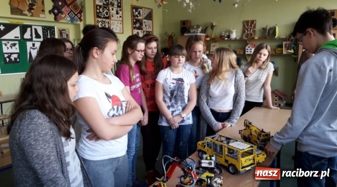 Zdjęcie w galerii na portalu naszraciborz.pl: Gimnazjum nr 3 obchodziło Dzień Patrona  wiadomości z regionu