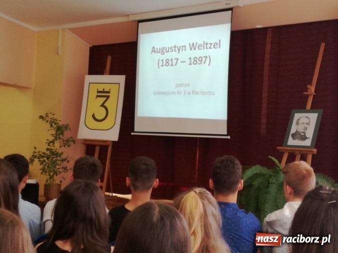 Zdjęcie w galerii na portalu naszraciborz.pl: Gimnazjum nr 3 obchodziło Dzień Patrona  wiadomości z regionu