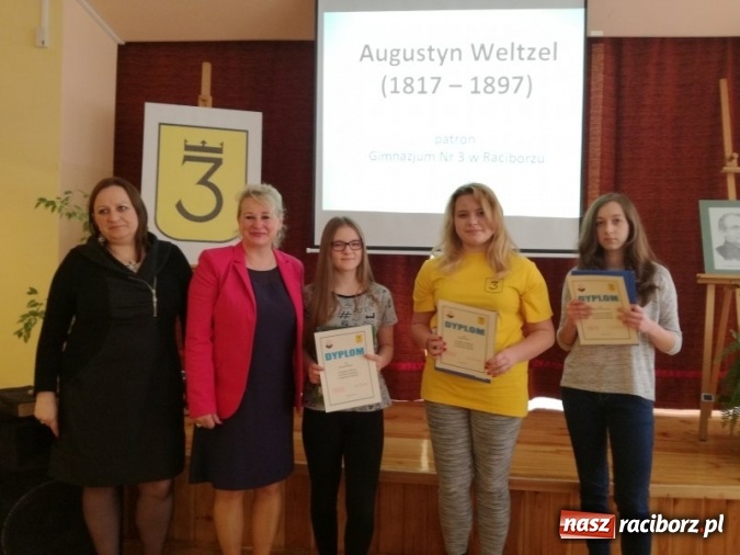 Zdjęcie w galerii na portalu naszraciborz.pl: Gimnazjum nr 3 obchodziło Dzień Patrona  wiadomości z regionu