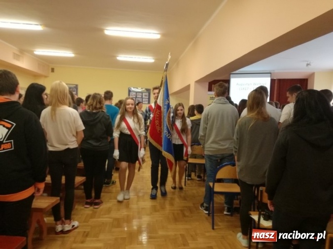 Zdjęcie w galerii na portalu naszraciborz.pl: Gimnazjum nr 3 obchodziło Dzień Patrona  wiadomości z regionu