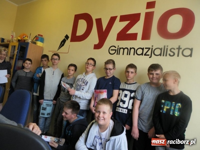 Zdjęcie w galerii na portalu naszraciborz.pl: Gimnazjum nr 3 obchodziło Dzień Patrona  wiadomości z regionu