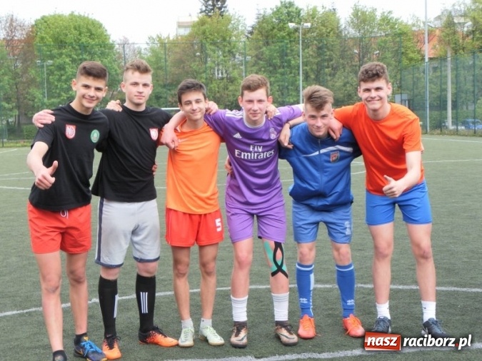 Zdjęcie w galerii na portalu naszraciborz.pl: Gimnazjum nr 3 obchodziło Dzień Patrona  wiadomości z regionu