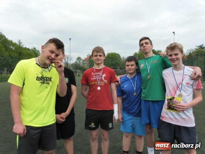 Zdjęcie w galerii na portalu naszraciborz.pl: Gimnazjum nr 3 obchodziło Dzień Patrona  wiadomości z regionu