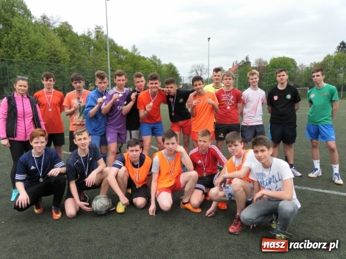 Zdjęcie w galerii na portalu naszraciborz.pl: Gimnazjum nr 3 obchodziło Dzień Patrona  wiadomości z regionu