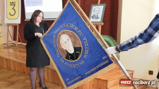 Zdjęcie w galerii na portalu naszraciborz.pl: Gimnazjum nr 3 obchodziło Dzień Patrona  wiadomości z regionu