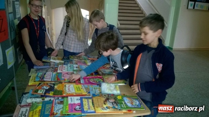 Zdjęcie w galerii na portalu naszraciborz.pl: Bookcrossing w Szkole Podstawowej nr 4  wiadomości z regionu