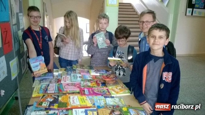 Zdjęcie w galerii na portalu naszraciborz.pl: Bookcrossing w Szkole Podstawowej nr 4  wiadomości z regionu