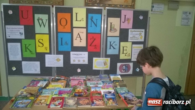 Zdjęcie w galerii na portalu naszraciborz.pl: Bookcrossing w Szkole Podstawowej nr 4  wiadomości z regionu